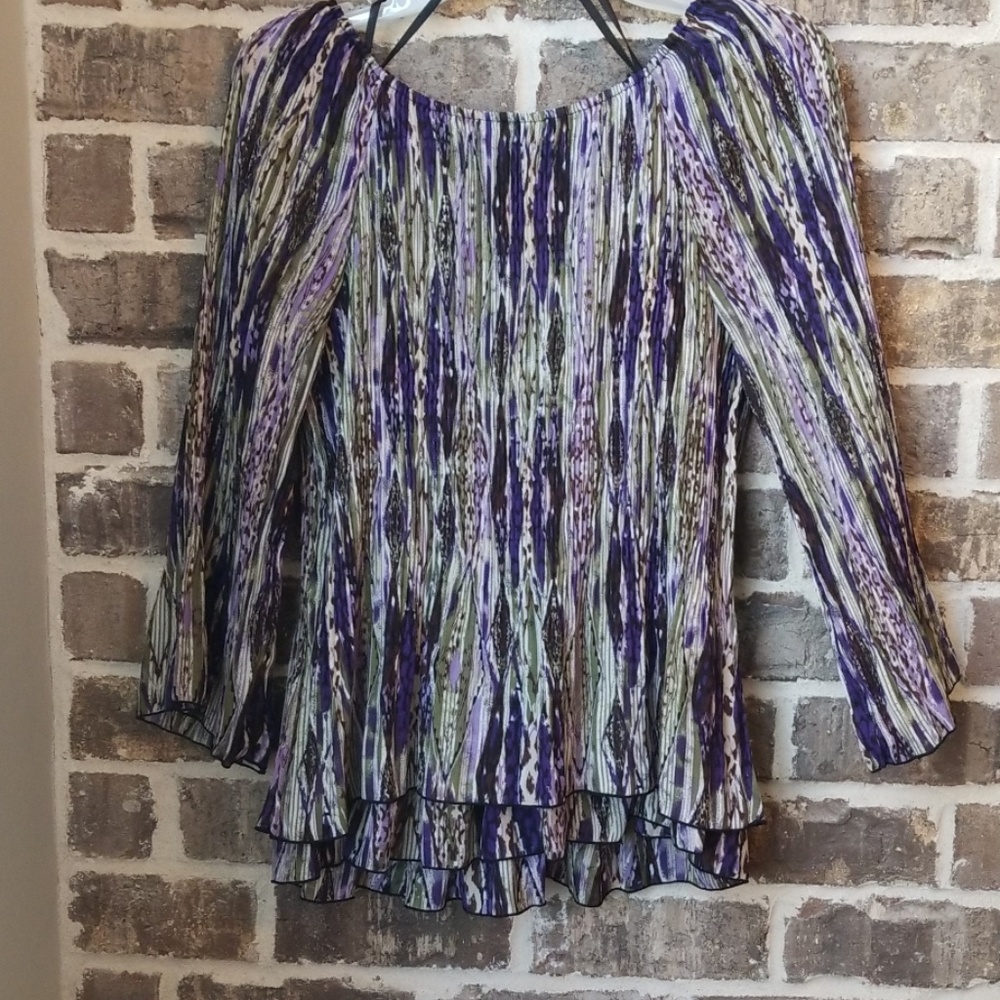 ❤New Direction Accordion Style Material Top - Picture 4 of 6